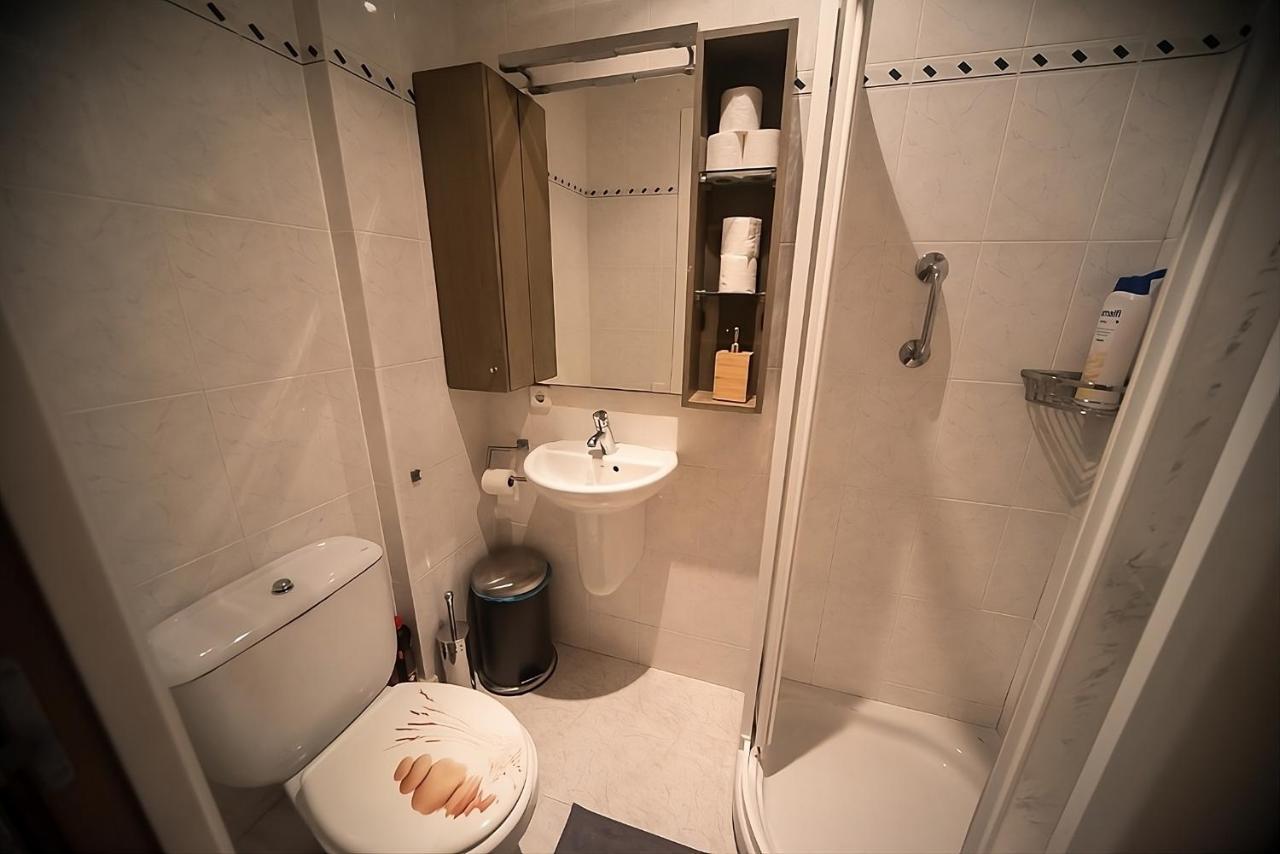 Traditional Rooms In Eixample Barcelona Kültér fotó